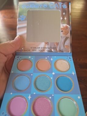 9-Color Eyeshadow Palette - Blue & Pastel Shades